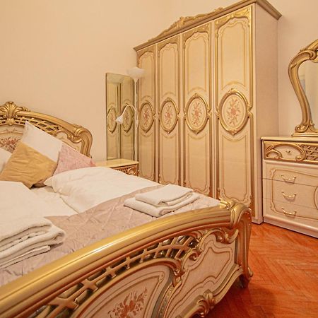 Ferienwohnung The Grand Royal 3Bdr Heart Of Old Town Prag Exterior foto