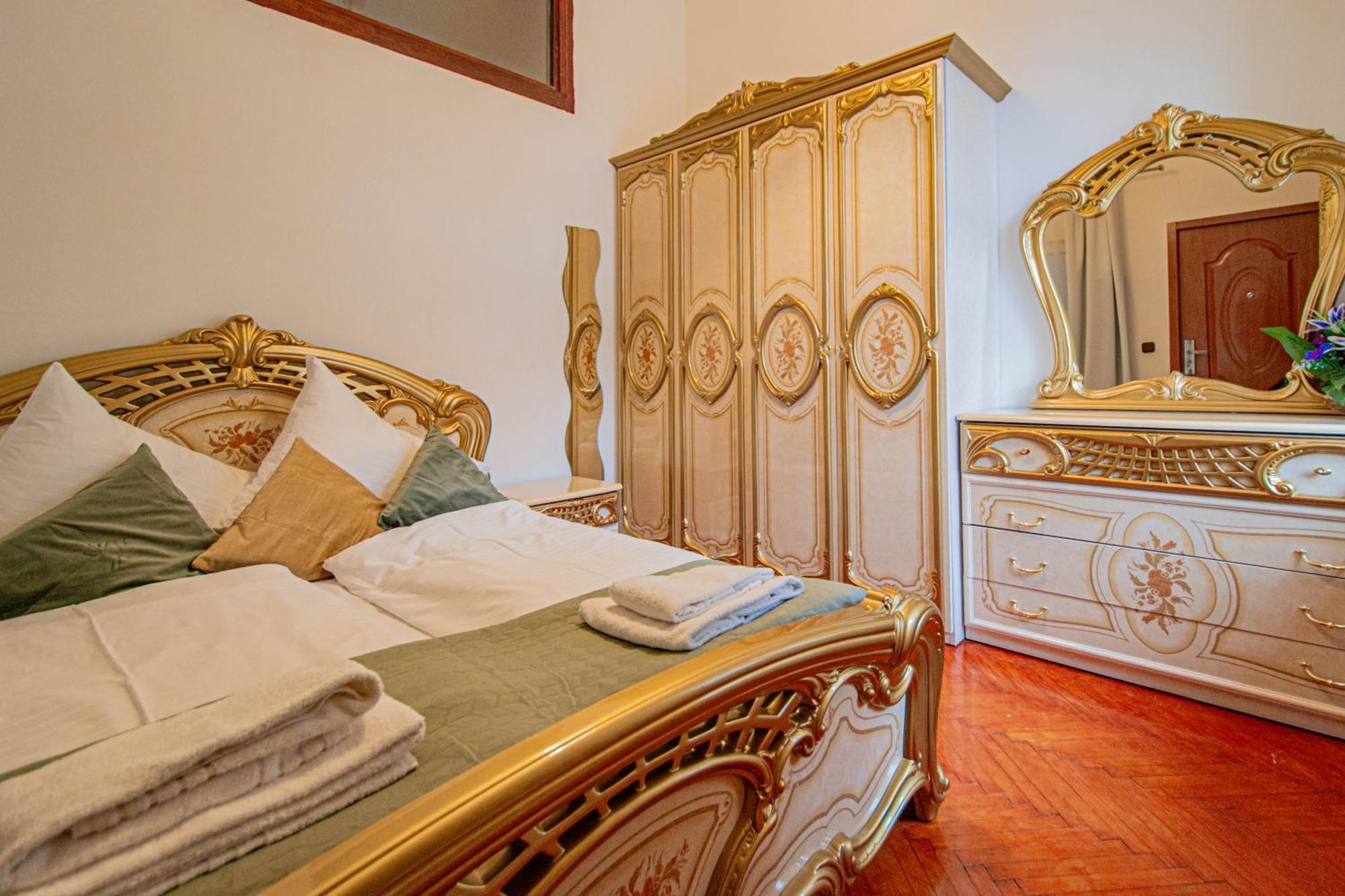 Ferienwohnung The Grand Royal 3Bdr Heart Of Old Town Prag Exterior foto