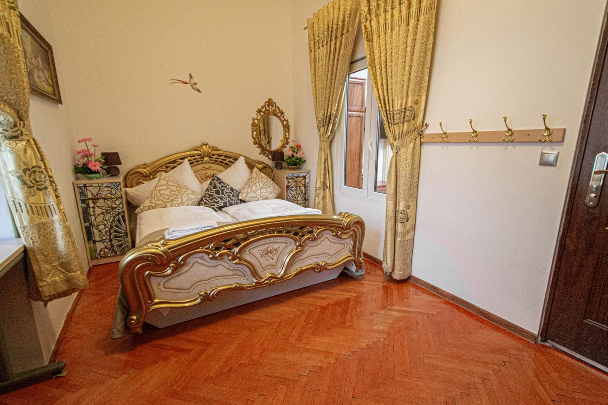 Ferienwohnung The Grand Royal 3Bdr Heart Of Old Town Prag Exterior foto