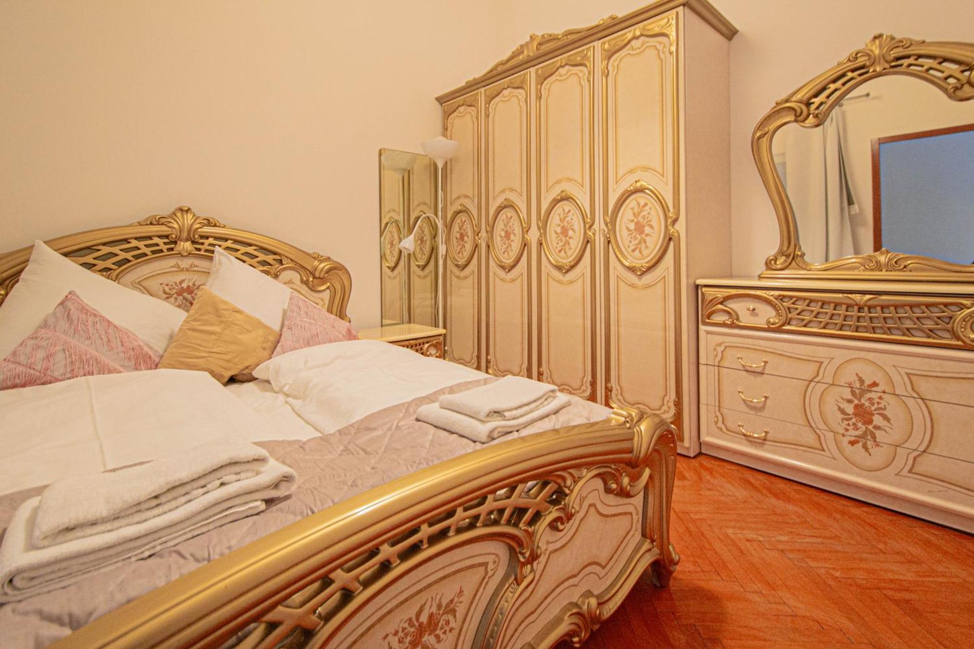 Ferienwohnung The Grand Royal 3Bdr Heart Of Old Town Prag Exterior foto