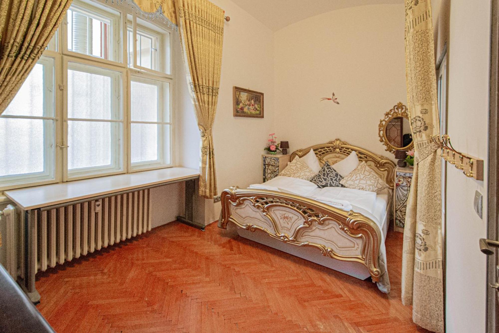 Ferienwohnung The Grand Royal 3Bdr Heart Of Old Town Prag Exterior foto