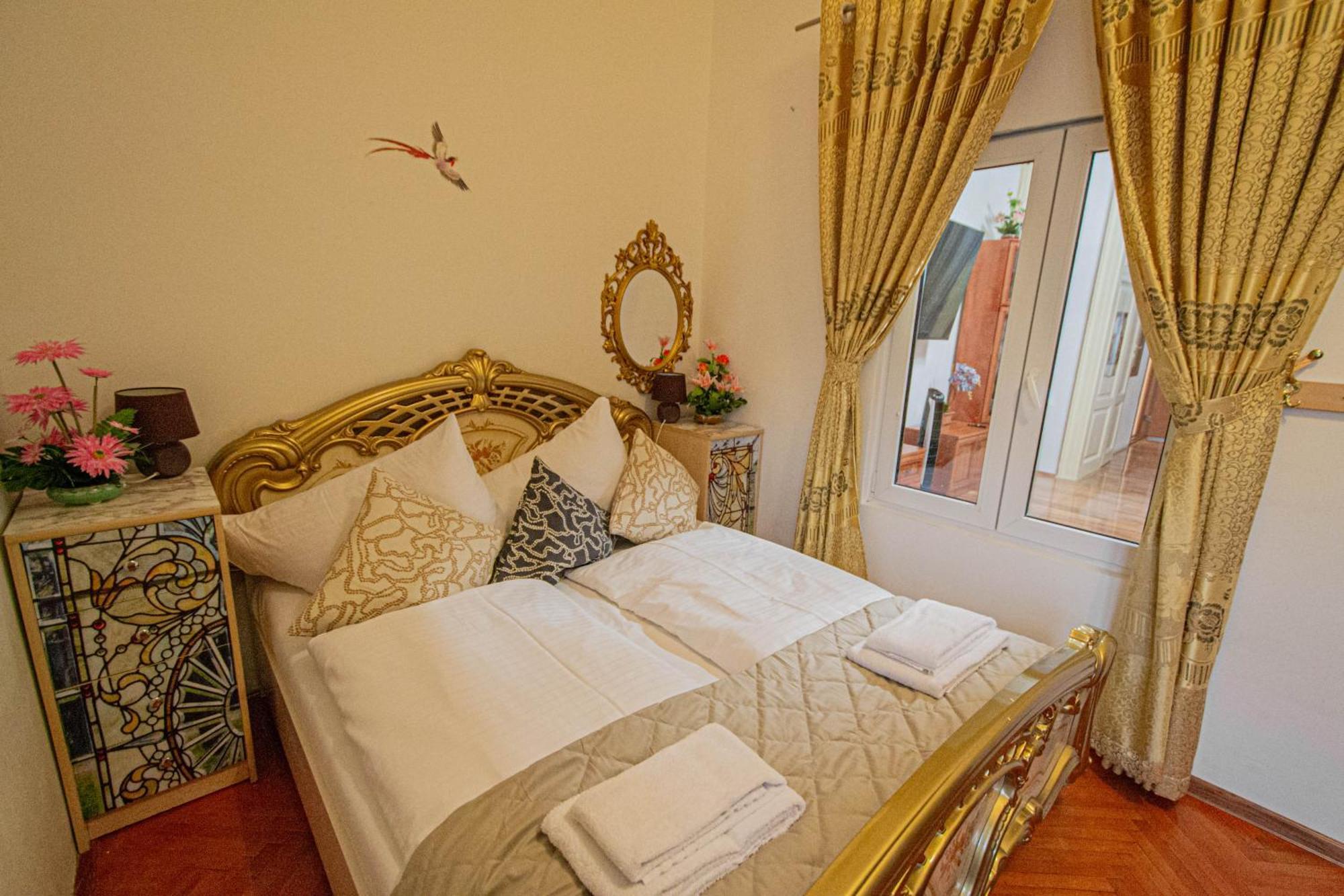 Ferienwohnung The Grand Royal 3Bdr Heart Of Old Town Prag Exterior foto